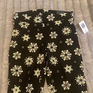 Torrid skeleton snowflakes leggings